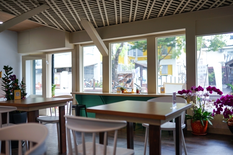 跳躍的宅男 - [花蓮美食]多士號-招牌肉蛋吐司真好吃  早上7點就吃得到 全天候提供外送服務 還有嫩煎辣雞總匯 鐵板麵 蛋餅  花蓮早餐推薦