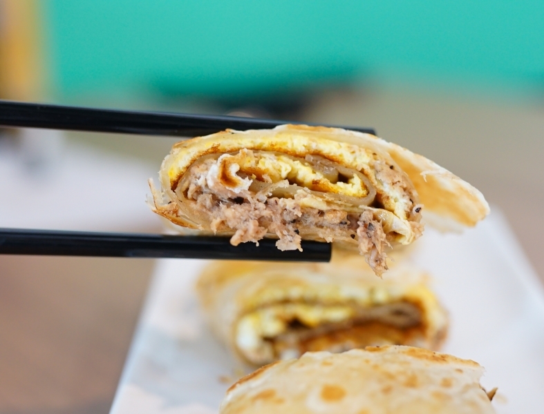 跳躍的宅男 - [花蓮美食]多士號-招牌肉蛋吐司真好吃  早上7點就吃得到 全天候提供外送服務 還有嫩煎辣雞總匯 鐵板麵 蛋餅  花蓮早餐推薦