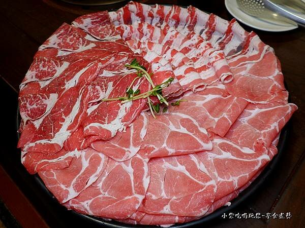 樂虎超大肉盤-好肉32盎司-肉多多火鍋桃園中正店  (1)0.jpg