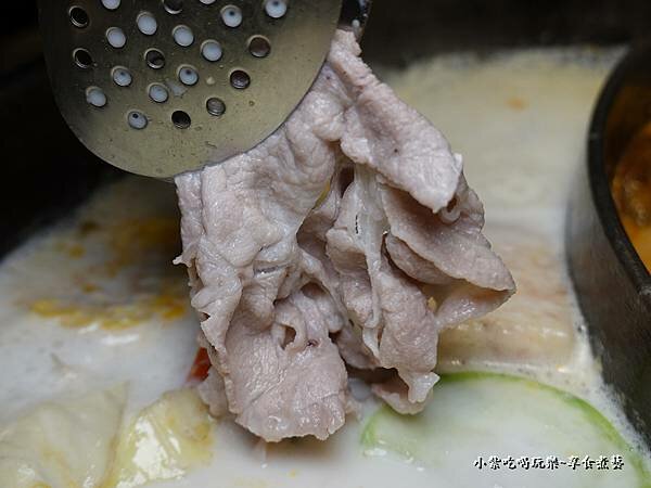 活力梅花豬-肉多多火鍋桃園中正店 (2).jpg