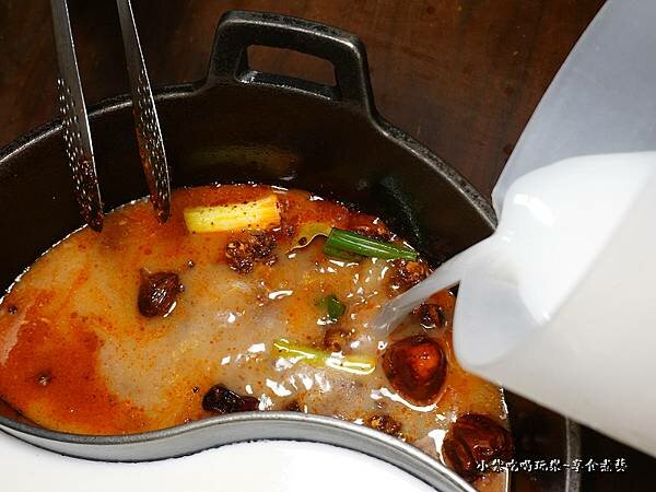 龍王麻辣湯-肉多多火鍋桃園中正店 (2).jpg