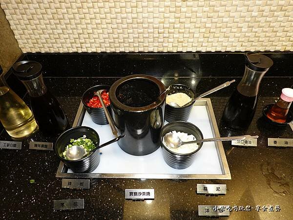 醬料區-肉多多火鍋桃園中正店 (2).jpg