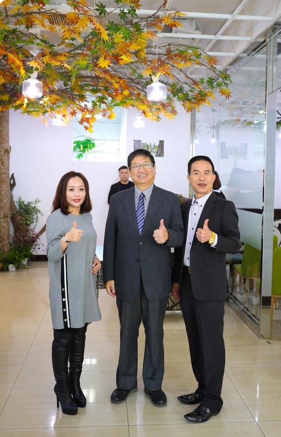 細膩的花朵，優雅的線條，苙森林讓居家空間散發清新雅致的氣息。