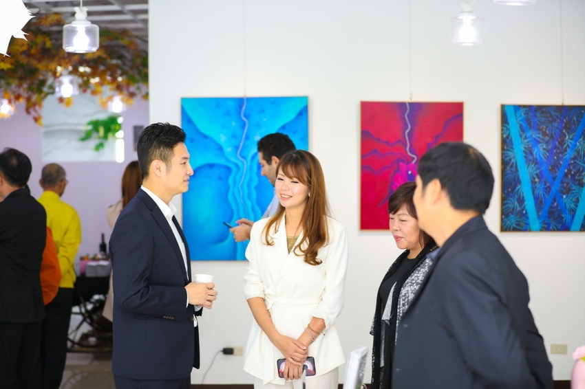 苙森林祝福大家新年快樂，祈求2021年每個人都因為藝術與花藝得到更多的幸福！