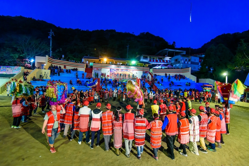 新竹竹北 ｜新瓦屋 Ｘ 苙森林 聖誕裝置藝術＆攝影聯展的啟發和美學培養