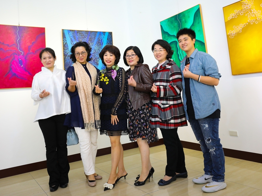 細膩的花朵，優雅的線條，苙森林讓居家空間散發清新雅致的氣息。