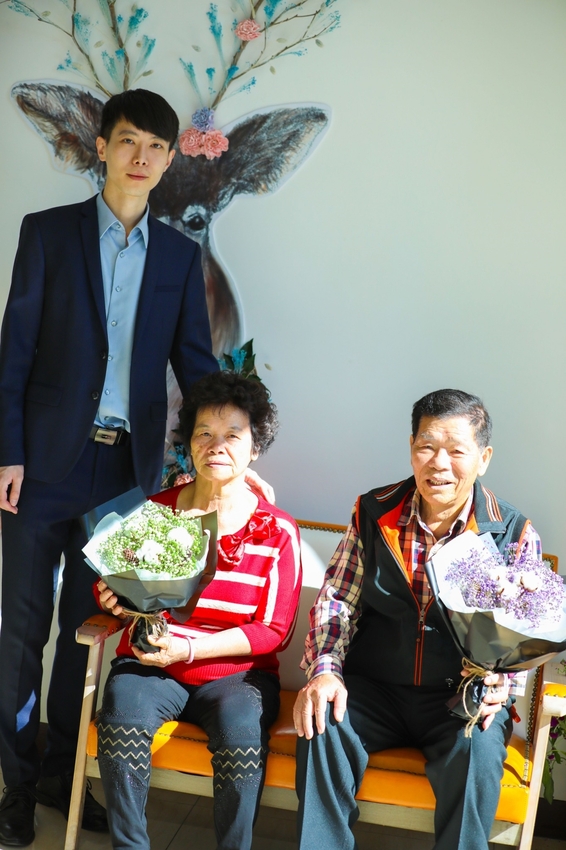 苙森林祝福大家新年快樂，祈求2021年每個人都因為藝術與花藝得到更多的幸福！