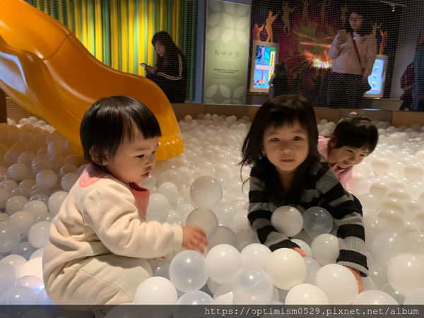 《台南-新市》兒童館親子玩樂之餘,一同進入國立臺灣史前博物館,探索歷史,發現蹤跡-南科考古館