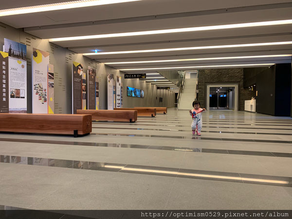 《台南-新市》兒童館親子玩樂之餘,一同進入國立臺灣史前博物館,探索歷史,發現蹤跡-南科考古館