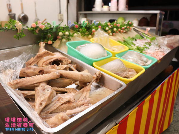 【桃園美食】三元鵝肉小吃：中路特區永安路銅板價美味，鴨血臭豆腐、鮑魚海鮮粥，以及當日現宰新鮮鵝肉大推薦！近北台灣最長溜滑梯風禾公園，鄰近雙停車場超方便