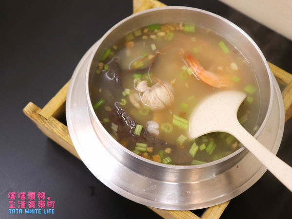 【桃園美食】三元鵝肉小吃：中路特區永安路銅板價美味，鴨血臭豆腐、鮑魚海鮮粥，以及當日現宰新鮮鵝肉大推薦！近北台灣最長溜滑梯風禾公園，鄰近雙停車場超方便