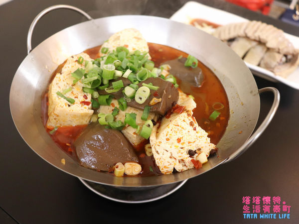 【桃園美食】三元鵝肉小吃：中路特區永安路銅板價美味，鴨血臭豆腐、鮑魚海鮮粥，以及當日現宰新鮮鵝肉大推薦！近北台灣最長溜滑梯風禾公園，鄰近雙停車場超方便