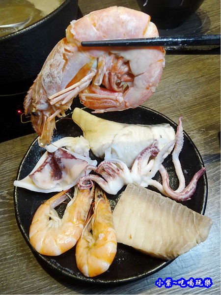 小無敵海鮮-米塔石頭火鍋市府店 (1).jpg