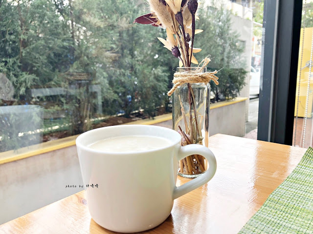 【台中 北屯】Sun with Cheese ‧ 日起食書生活🌞🌞🌞鄰近松竹火車站、北屯特力屋,超舒服的用餐環境,早午餐、輕食都有供應,一早想吃厚鬆餅也沒問題啊!!居然有這麼棒的早午餐,現在知道還不晚