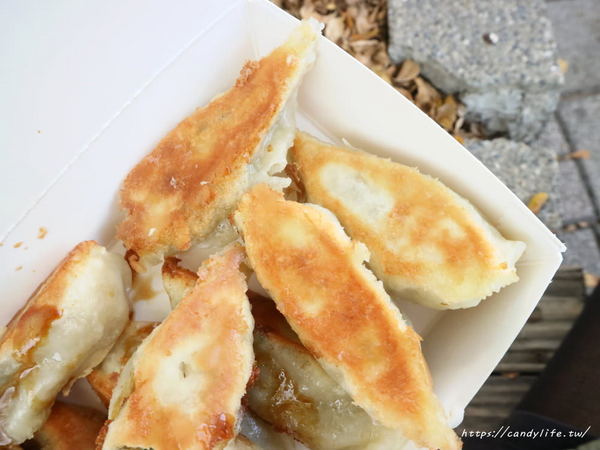 嶺東福州包:台中美食│嶺東煎餃福州包〃嶺東校園超人氣銅板美食!脆皮煎餃3個只要10元~