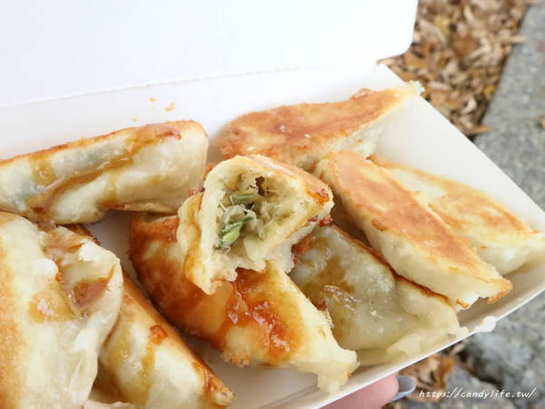 嶺東福州包:台中美食│嶺東煎餃福州包〃嶺東校園超人氣銅板美食!脆皮煎餃3個只要10元~