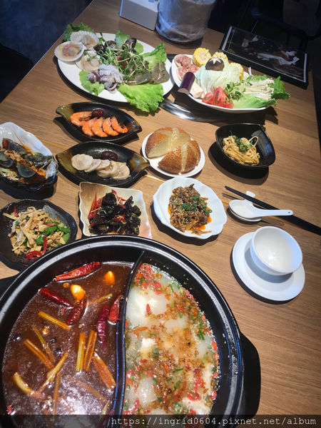 川夜宴無二火鍋樓 CP值超高的吃到飽! 台北中山區美食推薦