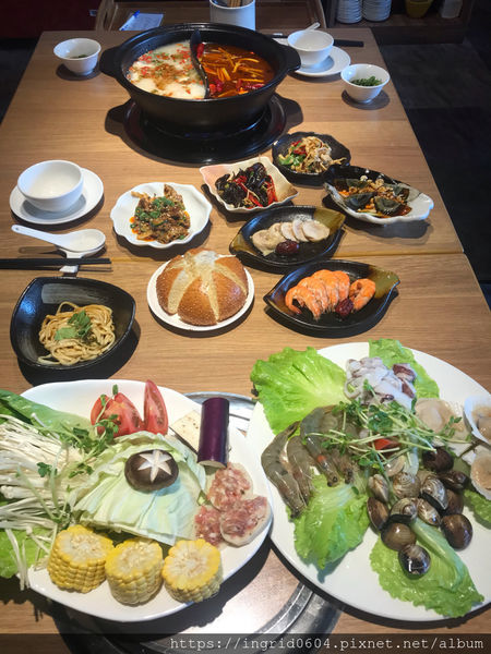 川夜宴無二火鍋樓 CP值超高的吃到飽! 台北中山區美食推薦