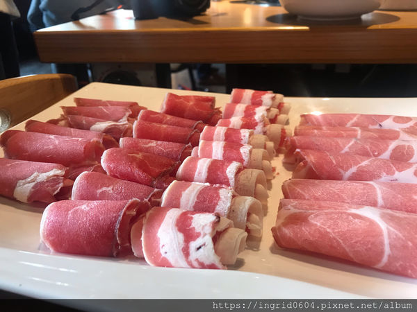 川夜宴無二火鍋樓 CP值超高的吃到飽! 台北中山區美食推薦