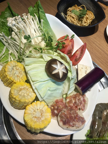 川夜宴無二火鍋樓 CP值超高的吃到飽! 台北中山區美食推薦