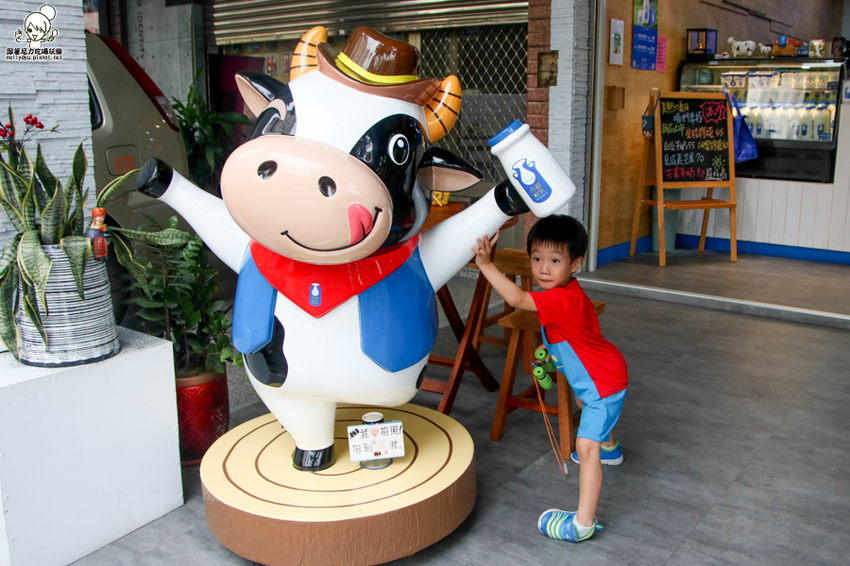 哞～最單純健康滋味的丹醇研選，專業科技養牛、牧場直送鮮乳 X 夏日冰沙系列暢銷必點 - 跟著尼力吃喝玩樂＆親子生活