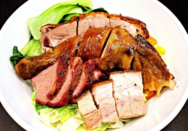 榮華三寶飯惦：【榮華三寶飯惦】燒臘便當。捷運板橋站