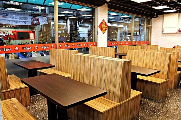 榮華三寶飯惦：【榮華三寶飯惦】燒臘便當。捷運板橋站