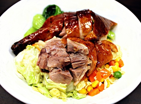 榮華三寶飯惦：【榮華三寶飯惦】燒臘便當。捷運板橋站