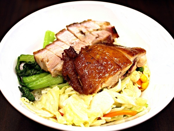 榮華三寶飯惦：【榮華三寶飯惦】燒臘便當。捷運板橋站