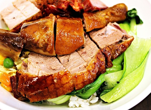 榮華三寶飯惦：【榮華三寶飯惦】燒臘便當。捷運板橋站