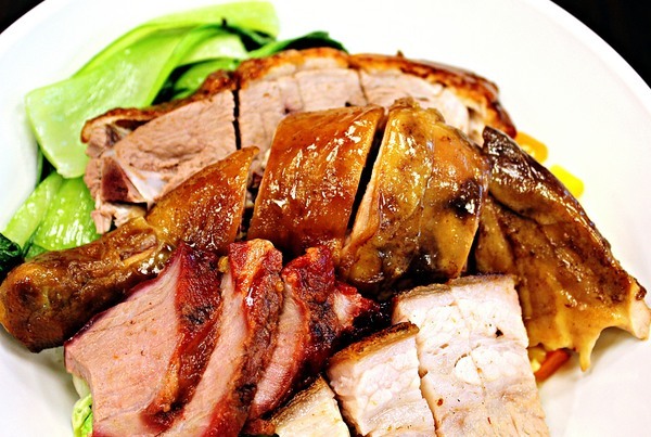 榮華三寶飯惦：【榮華三寶飯惦】燒臘便當。捷運板橋站