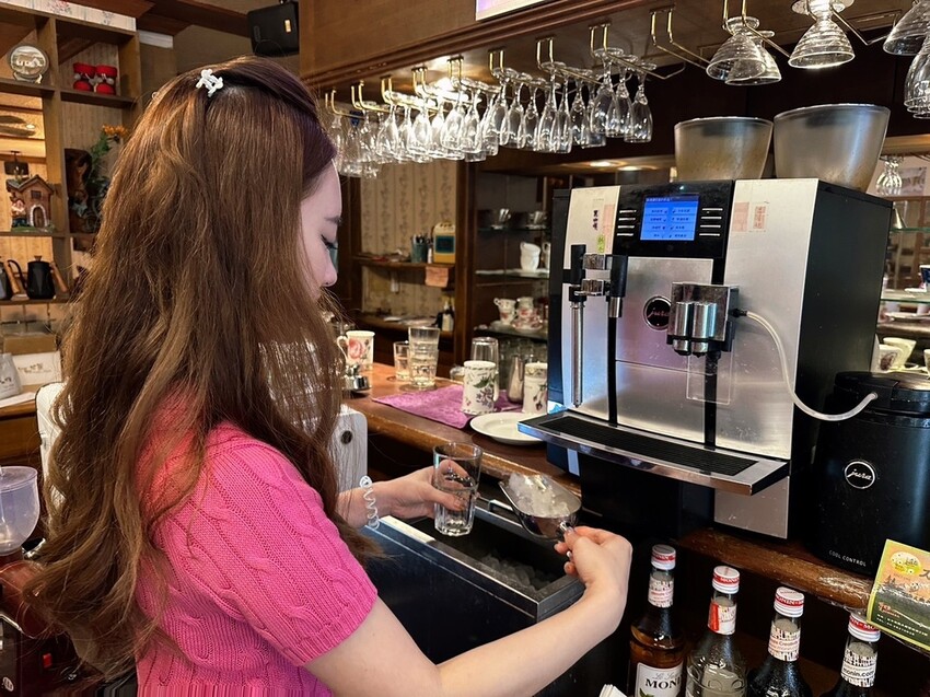 台中東海手沖咖啡體驗，在艾凡里咖啡用《Coffee Map》金屬濾網，手沖出咖啡飄香的老派浪漫回憶！