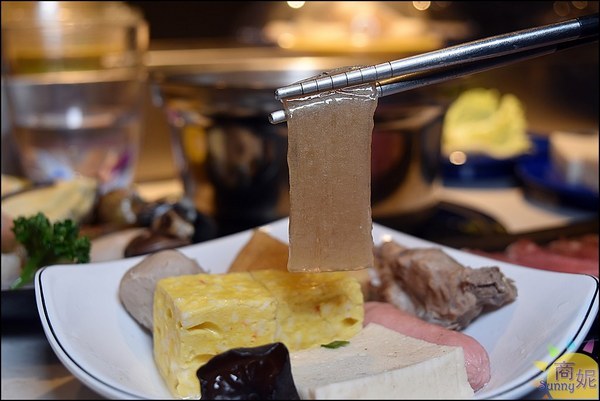 街喜鍋:一中美食來自新加坡時尚迴轉火鍋。街喜鍋。一盤18元比壽司還便宜!