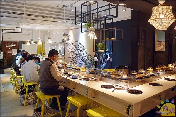 街喜鍋:一中美食來自新加坡時尚迴轉火鍋。街喜鍋。一盤18元比壽司還便宜!