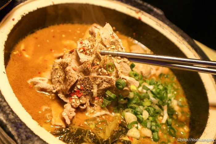 台北小巨蛋火鍋美食推薦｜水貨－炭火烤魚火鍋養顏又美容｜重慶烤魚一爐二吃（附菜單）