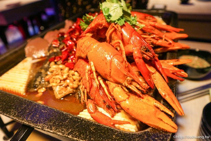 台北小巨蛋火鍋美食推薦｜水貨－炭火烤魚火鍋養顏又美容｜重慶烤魚一爐二吃（附菜單）