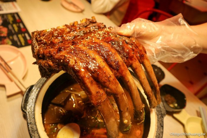 台北小巨蛋火鍋美食推薦｜水貨－炭火烤魚火鍋養顏又美容｜重慶烤魚一爐二吃（附菜單）