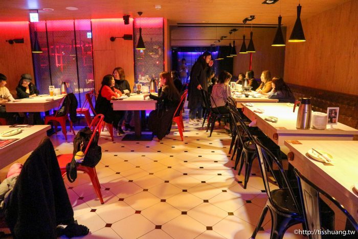 台北小巨蛋火鍋美食推薦｜水貨－炭火烤魚火鍋養顏又美容｜重慶烤魚一爐二吃（附菜單）