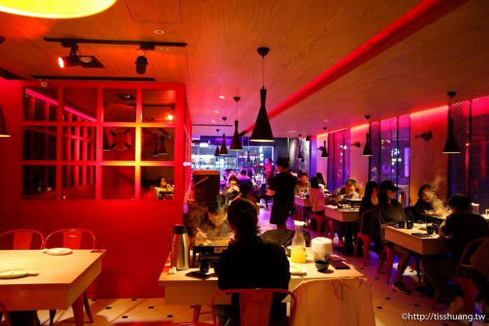 台北小巨蛋火鍋美食推薦｜水貨－炭火烤魚火鍋養顏又美容｜重慶烤魚一爐二吃（附菜單）