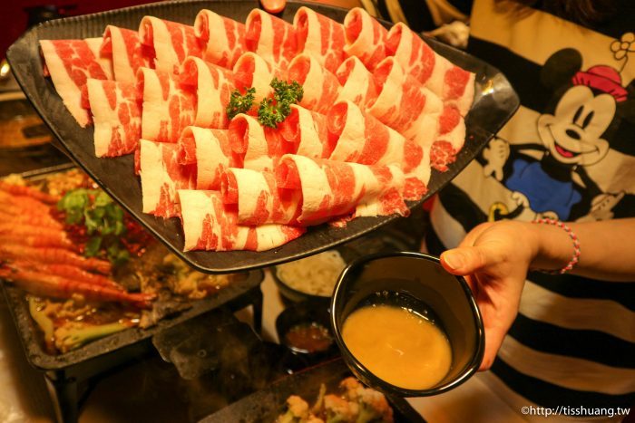 台北小巨蛋火鍋美食推薦｜水貨－炭火烤魚火鍋養顏又美容｜重慶烤魚一爐二吃（附菜單）