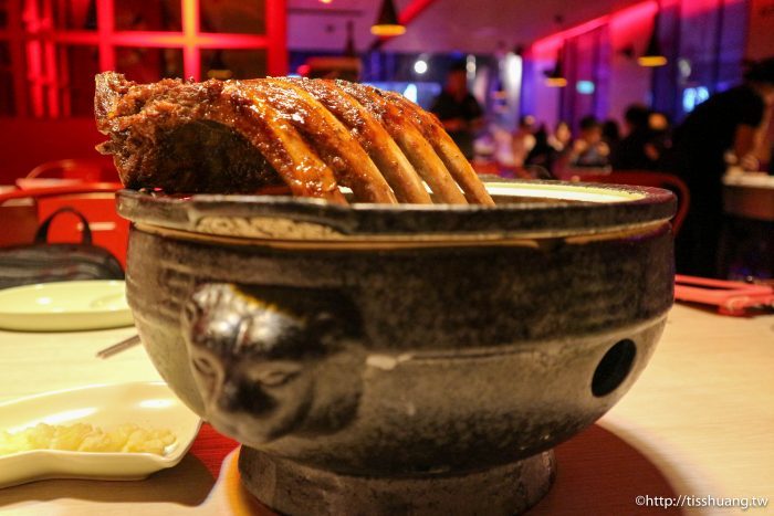 台北小巨蛋火鍋美食推薦｜水貨－炭火烤魚火鍋養顏又美容｜重慶烤魚一爐二吃（附菜單）