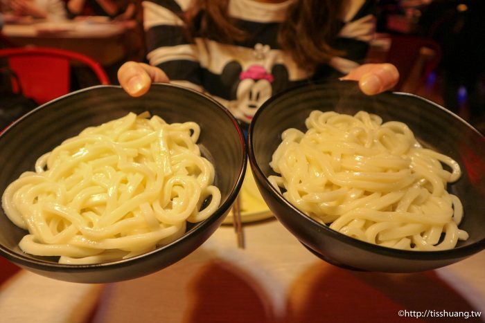 台北小巨蛋火鍋美食推薦｜水貨－炭火烤魚火鍋養顏又美容｜重慶烤魚一爐二吃（附菜單）