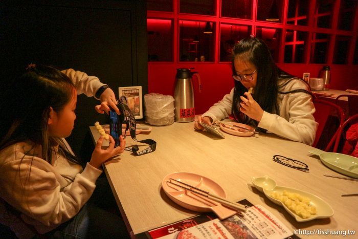 台北小巨蛋火鍋美食推薦｜水貨－炭火烤魚火鍋養顏又美容｜重慶烤魚一爐二吃（附菜單）