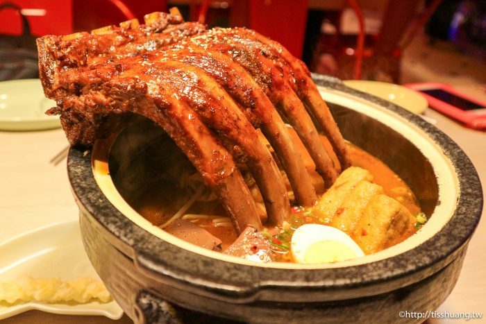 台北小巨蛋火鍋美食推薦｜水貨－炭火烤魚火鍋養顏又美容｜重慶烤魚一爐二吃（附菜單）