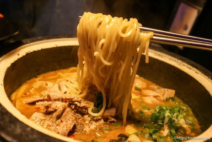 台北小巨蛋火鍋美食推薦｜水貨－炭火烤魚火鍋養顏又美容｜重慶烤魚一爐二吃（附菜單）