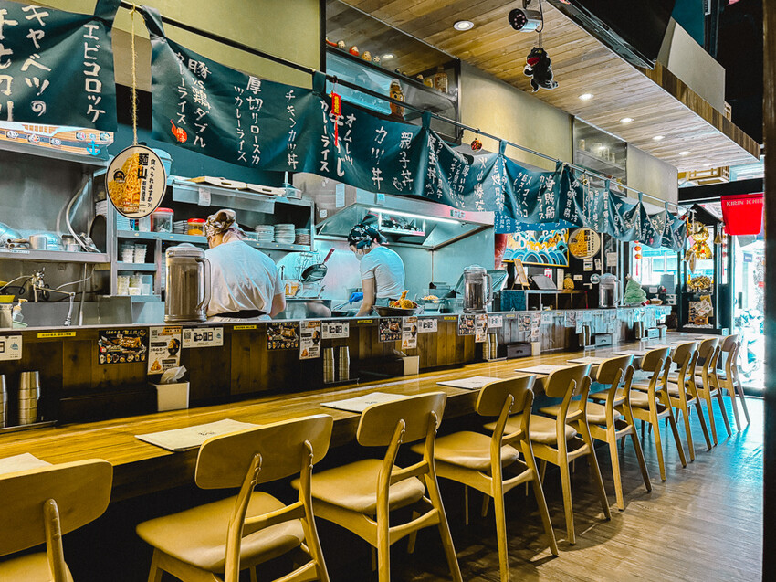 高雄市左營區巨蛋商圈美食推薦！咕嚕咕嚕家巨蛋裕誠叁店，高CP值日式料理，份量大、出餐快