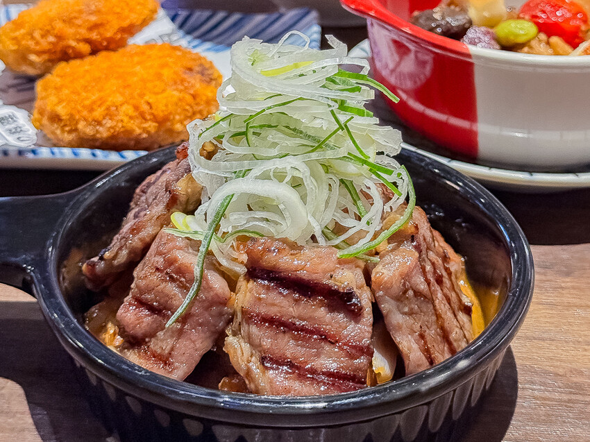 高雄市左營區巨蛋商圈美食推薦！咕嚕咕嚕家巨蛋裕誠叁店，高CP值日式料理，份量大、出餐快