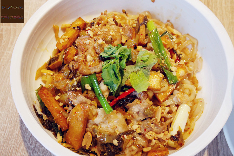 FoOd台北【noodlemix禮面作台北芝山店】天母美食祭非吃不可,吃了會上癮的好滋味,酥炸肥腸,特色麵全都好想念