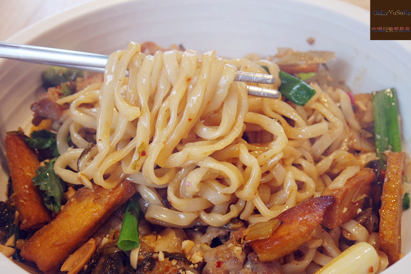 FoOd台北【noodlemix禮面作台北芝山店】天母美食祭非吃不可,吃了會上癮的好滋味,酥炸肥腸,特色麵全都好想念