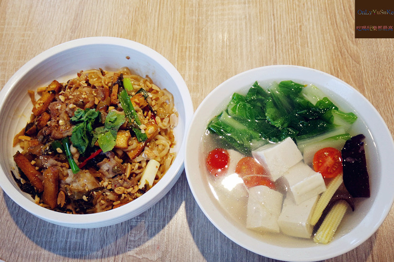 FoOd台北【noodlemix禮面作台北芝山店】天母美食祭非吃不可,吃了會上癮的好滋味,酥炸肥腸,特色麵全都好想念